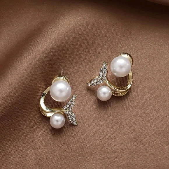 Fishtail Pearl Earrings - Picture 2 of 8